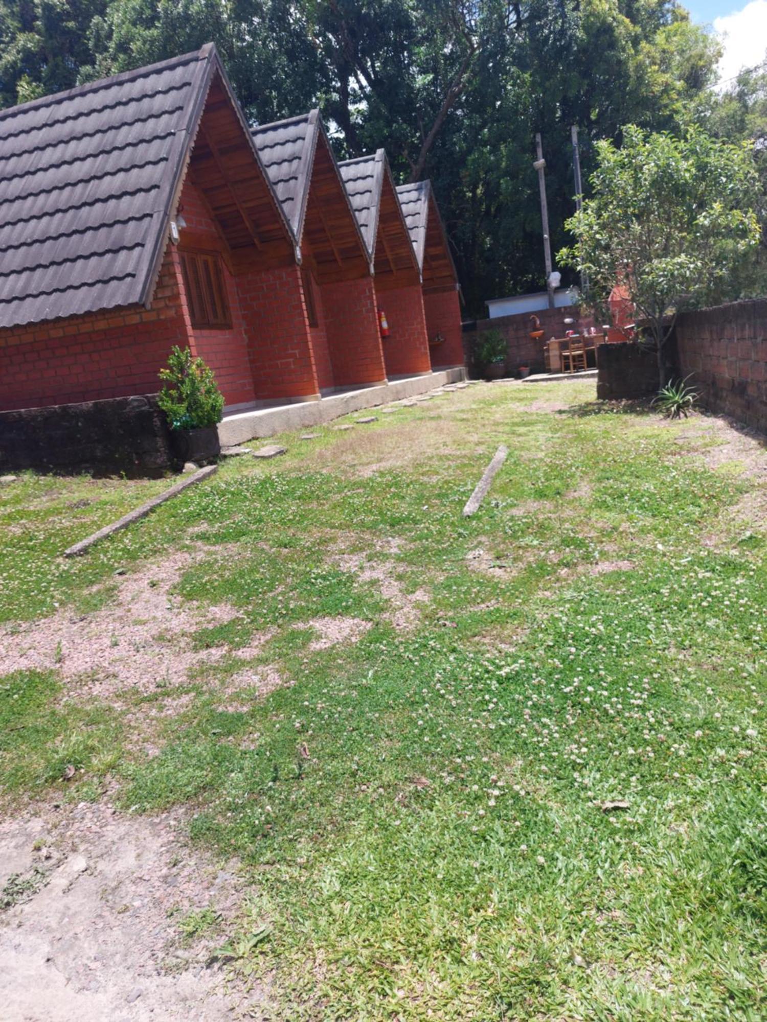 Pequena Pousada Pernottare Estacionamento Frente E Lado Publico Privado Gramado Ngoại thất bức ảnh